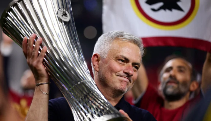 «Интер» поздравил Моуринью и «Рому» с победой в Лиге конференций «Интер» поздравил Моуринью и «Рому» с победой в Лиге конференций