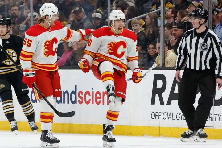 Тренер «Калгари» Райан Хаска о звене Кузьменко – Шарангович – Юбердо: «Хорошее начало, надеюсь, они продолжат обретать «химию» Тренер «Калгари» Райан Хаска о звене Кузьменко – Шарангович – Юбердо: «Хорошее начало, надеюсь, они продолжат обретать «химию»