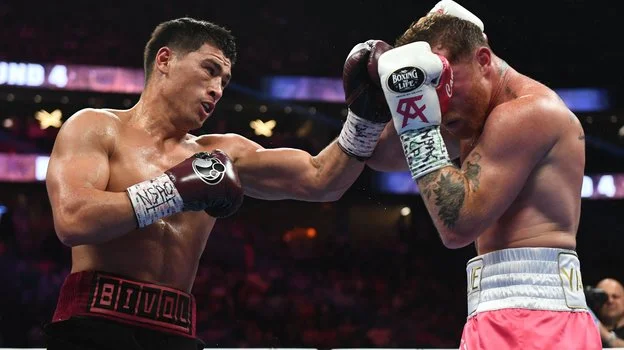 Менеджер Бивола назвал двух вероятных соперников боксера