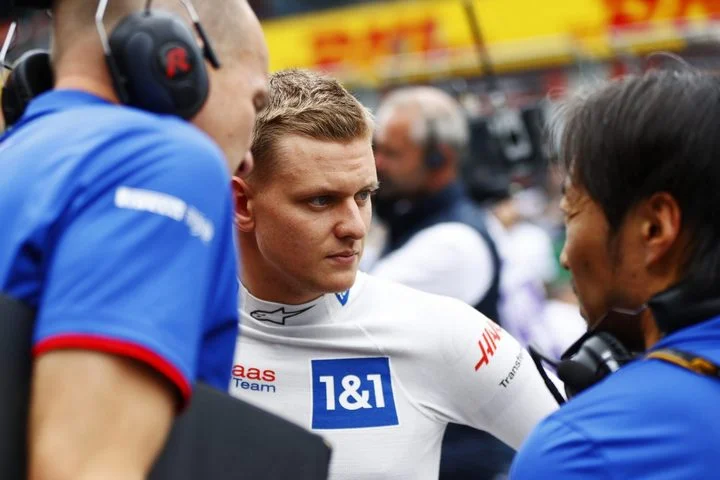 Сергей Сироткин: «Мик Шумахер начинает незаметно ехать, потом выигрывает все подряд до конца года и чудом берет титул, будто так и было спланировано» Сергей Сироткин: «Мик Шумахер начинает незаметно ехать, потом выигрывает все подряд до конца года и чудом берет титул, будто так и было спланировано»