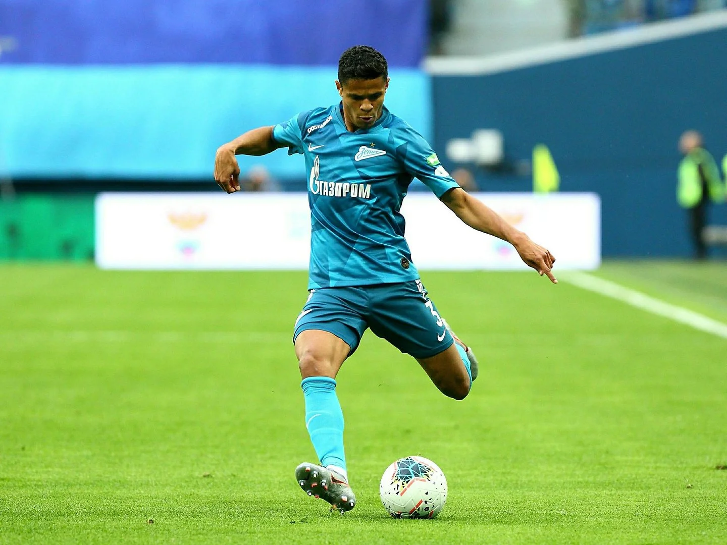 Дуглас Сантос рассказал преимущества Альберто над Азмуном