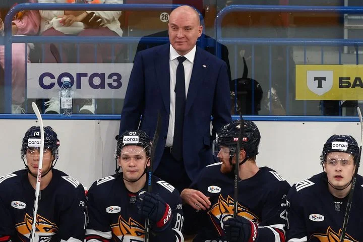 Андрей Разин о 5:3 с «Салаватом»: «Наконец‑то это свершилось, первая победа в основное время» Андрей Разин о 5:3 с «Салаватом»: «Наконец‑то это свершилось, первая победа в основное время»