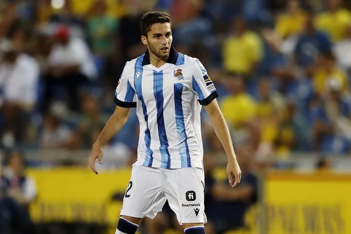 Арсен Захарян перечислил российских футболистов, которые могли бы уехать в европейские клубы Арсен Захарян перечислил российских футболистов, которые могли бы уехать в европейские клубы