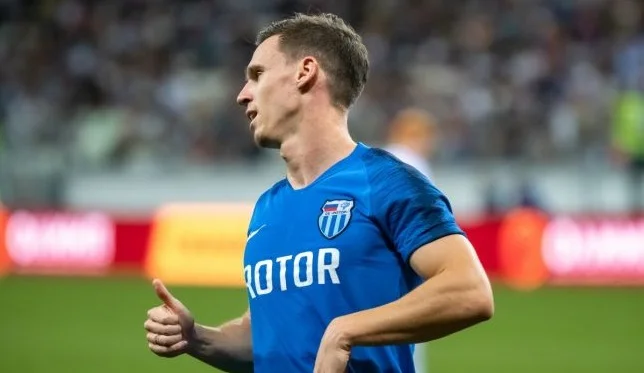 Форвард «Ротора» сломал челюсть в матче с «Томью» Форвард «Ротора» сломал челюсть в матче с «Томью»