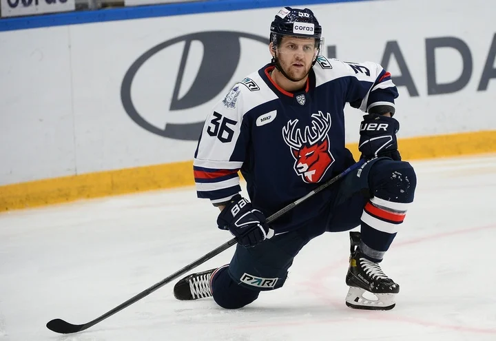 Антон Сизов продлил соглашение с «Торпедо» на два года Антон Сизов продлил соглашение с «Торпедо» на два года