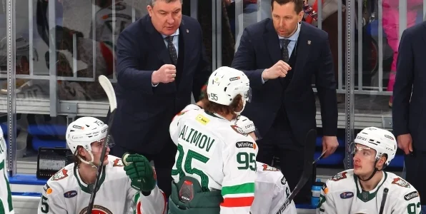 Галимов: «Штраф за гаджеты в раздевалке вырос в 5 раз в день игры - в районе 150 тысяч» Галимов: «Штраф за гаджеты в раздевалке вырос в 5 раз в день игры - в районе 150 тысяч»