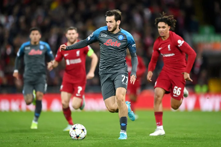 Юрген Клопп: «Против Хвичи иногда нужно обороняться в несколько человек. Если он получает преимущество при первом движении, то все, ты уже его упустил» Юрген Клопп: «Против Хвичи иногда нужно обороняться в несколько человек. Если он получает преимущество при первом движении, то все, ты уже его упустил»