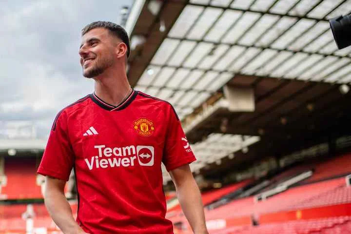 Рио Фердинанд: «Маунт определенно дополняет состав МЮ и отличается от других игроков полузащиты. Со временем «Челси» пожалеет о его продаже» Рио Фердинанд: «Маунт определенно дополняет состав МЮ и отличается от других игроков полузащиты. Со временем «Челси» пожалеет о его продаже»