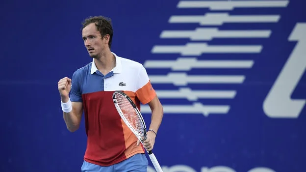 Медведев выиграл первый матч в статусе первой ракетки мира Медведев выиграл первый матч в статусе первой ракетки мира