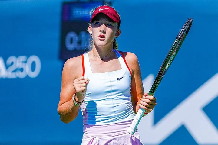 Унс Джабир: «Надеюсь, мир тенниса будет беречь Мирру Андрееву, потому что нам нужны такие девушки, как она» Унс Джабир: «Надеюсь, мир тенниса будет беречь Мирру Андрееву, потому что нам нужны такие девушки, как она»