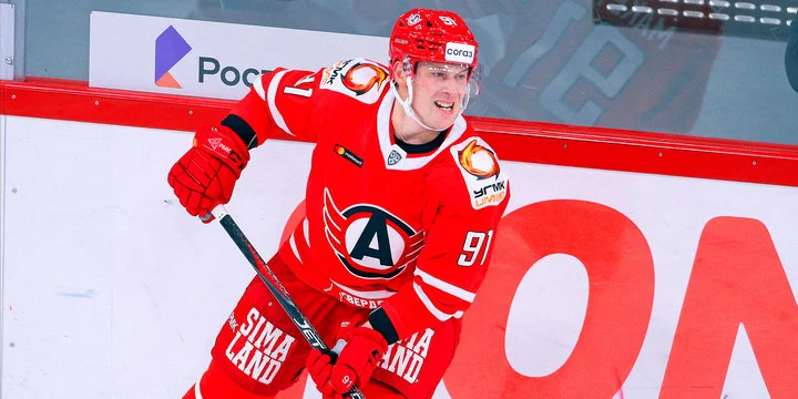 Олег Гросс: «Несчастный случай. В безобидной ситуации Макеев разорвал кресты. Он уже прооперирован, срок восстановления – до полугода»