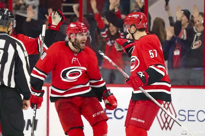 «Каролина» вышла в плей-офф НХЛ в шестом сезоне подряд «Каролина» вышла в плей-офф НХЛ в шестом сезоне подряд