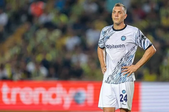 Сергей Семак рассказал, почему Дзюба не смог заиграть в чемпионате Турции Сергей Семак рассказал, почему Дзюба не смог заиграть в чемпионате Турции