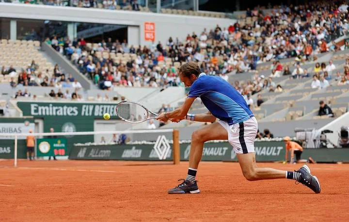 Миомир Кецманович: «Для меня лучше играть с Медведевым на грунте, чем на других покрытиях. Он не очень уютно себя на нем чувствует» Миомир Кецманович: «Для меня лучше играть с Медведевым на грунте, чем на других покрытиях. Он не очень уютно себя на нем чувствует»