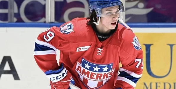 Российский хоккеист Неучев: В Америке чистил автобус, сначала это было дикостью Российский хоккеист Неучев: В Америке чистил автобус, сначала это было дикостью