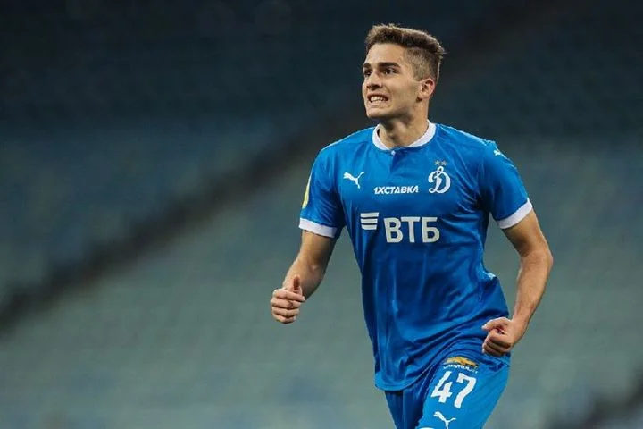 Хавбек «Динамо» Арсен Захарян: «Я так же хочу уехать играть в Европу, как и раньше» Хавбек «Динамо» Арсен Захарян: «Я так же хочу уехать играть в Европу, как и раньше»