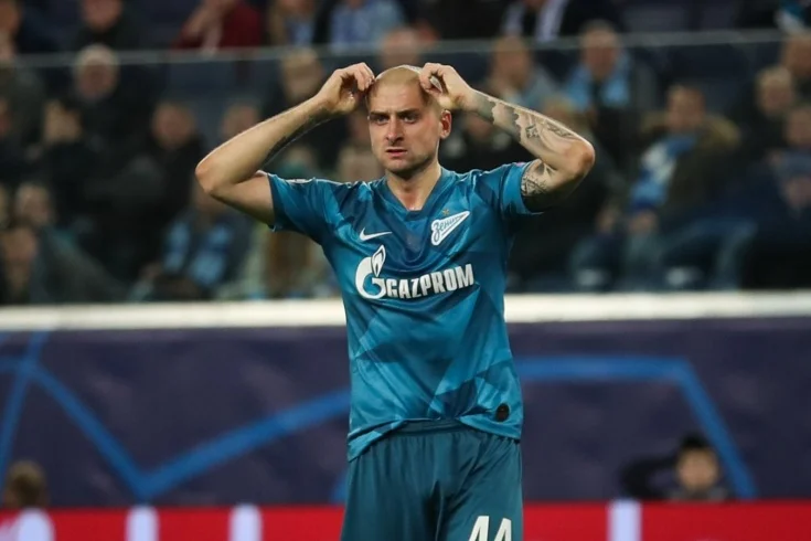 «Зенит» пропустил от «Бетиса» уже на 8-й минуте после нарушения правил Ракицким «Зенит» пропустил от «Бетиса» уже на 8-й минуте после нарушения правил Ракицким