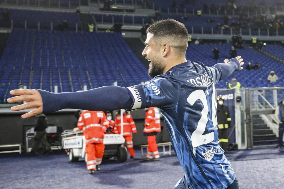 «Наполи» одержал победу над «Лацио» и вышел на первое место в Серии А