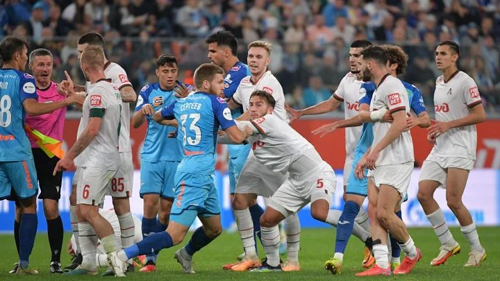 Владимир Быстров: «Тикнизян понял, что получил вторую желтую карточку, пытался других спровоцировать, крышу снесло» Владимир Быстров: «Тикнизян понял, что получил вторую желтую карточку, пытался других спровоцировать, крышу снесло»