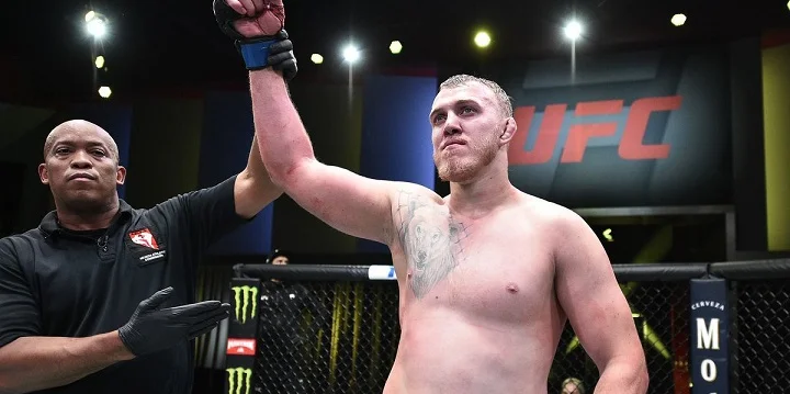 Спивак задушил Льюиса в первом раунде