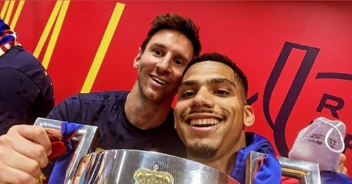 Рональд Араухо: «Мы с Месси пили мате вместе. Он вызывает восхищение, он капитан и эталон» Рональд Араухо: «Мы с Месси пили мате вместе. Он вызывает восхищение, он капитан и эталон»