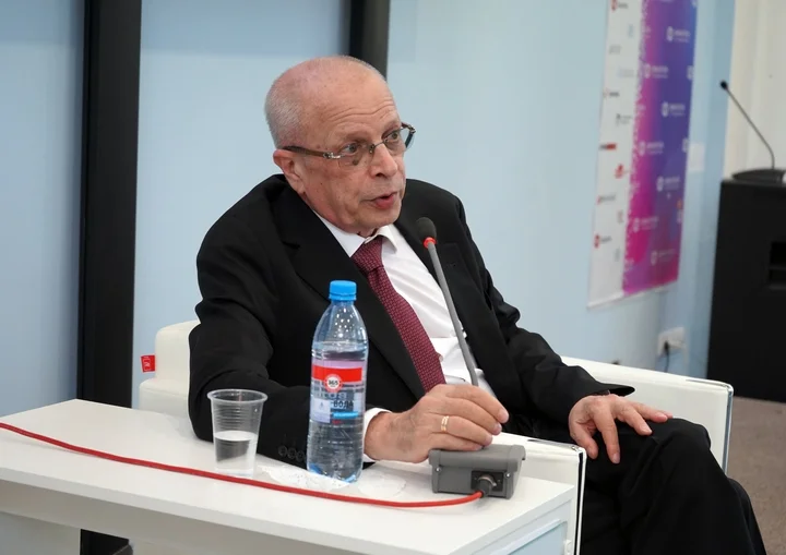 Комментатор Владимир Гомельский: «Я поздравляю «Зенит» с этой победой. Трудовая, кровью и потом добытая, а еще мастерством Паскуаля» Комментатор Владимир Гомельский: «Я поздравляю «Зенит» с этой победой. Трудовая, кровью и потом добытая, а еще мастерством Паскуаля»