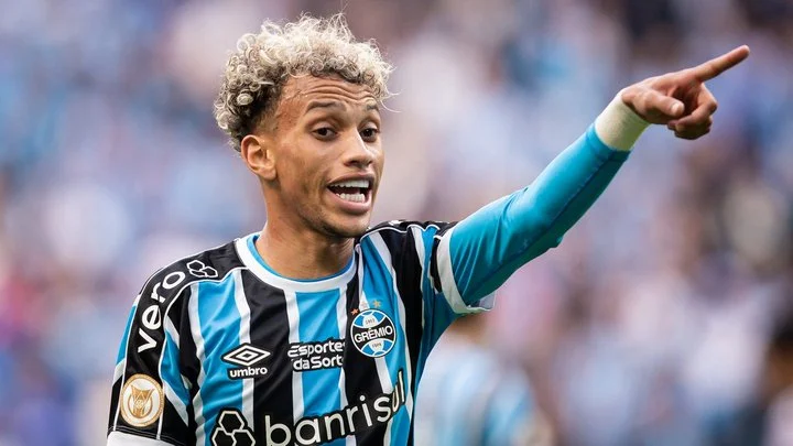 Тренер «Гремио» Ренато Гаушо про переход Битело в «Динамо»: «Агенты делят комиссионные. Но я думаю, что трансфер случится» Тренер «Гремио» Ренато Гаушо про переход Битело в «Динамо»: «Агенты делят комиссионные. Но я думаю, что трансфер случится»