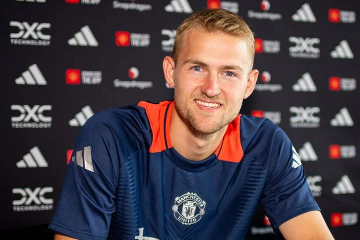 Маттейс де Лигт: «То, как Роналду ест, как спит: это отличный пример для таких молодых игроков, как я» Маттейс де Лигт: «То, как Роналду ест, как спит: это отличный пример для таких молодых игроков, как я»