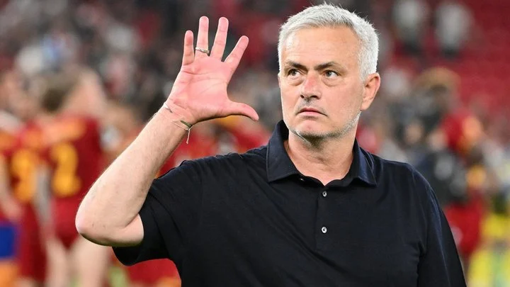 Защитник «Ромы» Роджер Ибаньес: «Это потрясающе – работать с Моуринью изо дня в день. Он двусторонний тренер» Защитник «Ромы» Роджер Ибаньес: «Это потрясающе – работать с Моуринью изо дня в день. Он двусторонний тренер»