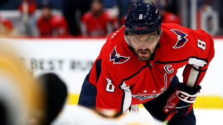 Александр Овечкин: «Раньше клюшки деревянные были, теперь ничего не весят» Александр Овечкин: «Раньше клюшки деревянные были, теперь ничего не весят»