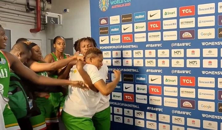 Баскетболистки сборной Мали устроили драку друг с другом после поражения от Сербии