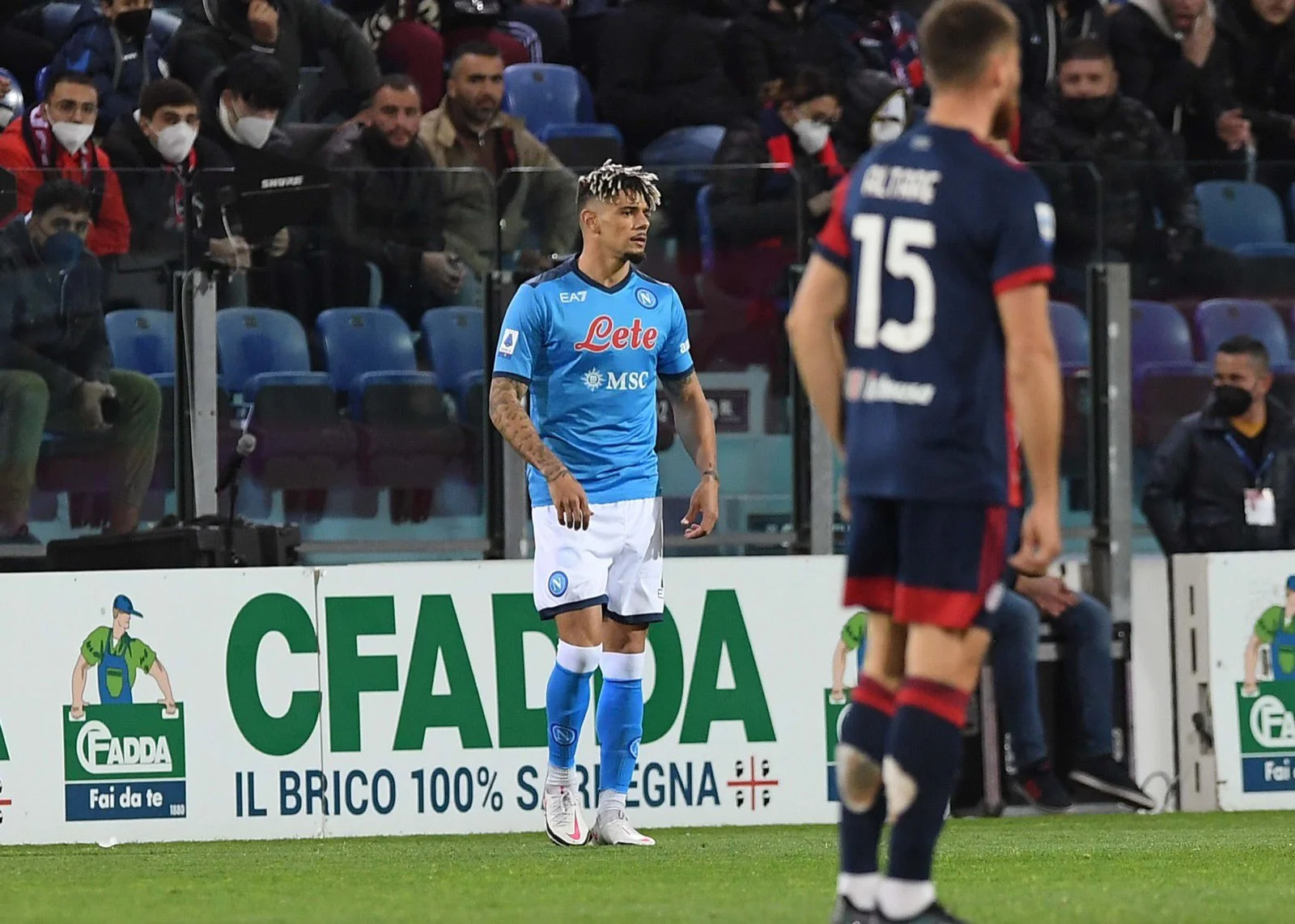 «Наполи» на последних минутах спасся от поражение в матче с «Кальяри» «Наполи» на последних минутах спасся от поражение в матче с «Кальяри»