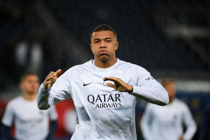 Флорентино Перес: «Нет, я не устал от слухов про Мбаппе. У нас большое будущее с Винисиусом и Родриго» Флорентино Перес: «Нет, я не устал от слухов про Мбаппе. У нас большое будущее с Винисиусом и Родриго»