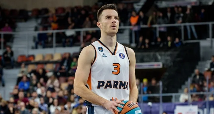 Баскетболисту и тренеру «Пармы» угрожали лишением паспортов Литвы Баскетболисту и тренеру «Пармы» угрожали лишением паспортов Литвы