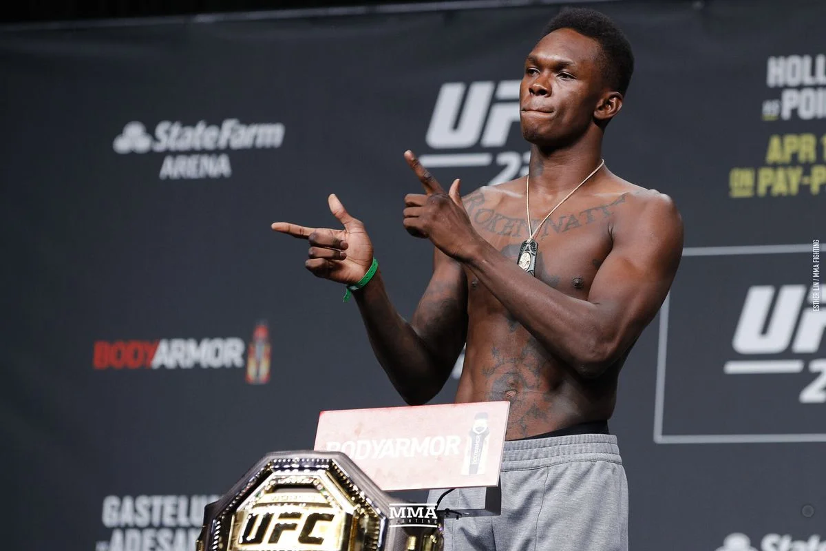 Чемпион UFC Адесанья заявил, что носит гейские ботинки Чемпион UFC Адесанья заявил, что носит гейские ботинки