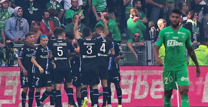 «Сент-Этьен» впервые за почти 20 лет вылетел в Лигу 2 «Сент-Этьен» впервые за почти 20 лет вылетел в Лигу 2