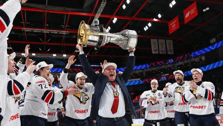 Вячеслав Фетисов: «Поздравляю всех болельщиков Урала и Сибири с тем, что они по совокупности своей превзошли центральный регион» Вячеслав Фетисов: «Поздравляю всех болельщиков Урала и Сибири с тем, что они по совокупности своей превзошли центральный регион»