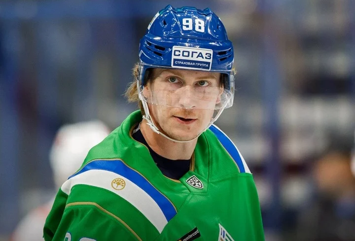 «Салават Юлаев» продлил контракт с Картаевым