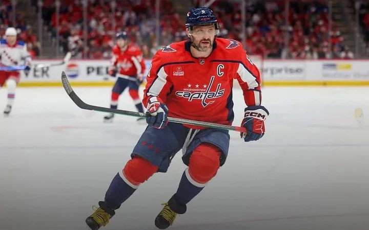 Александр Овечкин о 0-3 в серии с «Рейнджерс»: «Нам просто нужно держаться вместе и продолжать верить» Александр Овечкин о 0-3 в серии с «Рейнджерс»: «Нам просто нужно держаться вместе и продолжать верить»