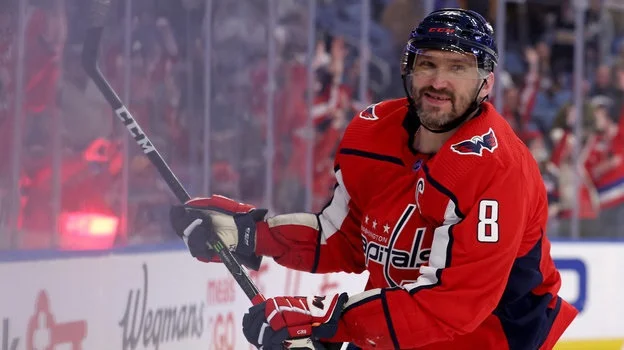 Кожевников об Овечкине: «Его цель - обогнать Хоу числу забитых шайб в НХЛ. Рекорд падёт» Кожевников об Овечкине: «Его цель - обогнать Хоу числу забитых шайб в НХЛ. Рекорд падёт»