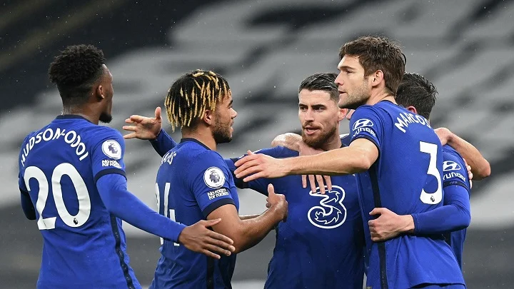 АПЛ будет пожизненно запрещать посещать матчи фанатам, выбегающим на поле