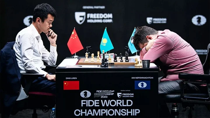 Дин Лижэнь победил Яна Непомнящего и стал чемпионом мира по шахматам Дин Лижэнь победил Яна Непомнящего и стал чемпионом мира по шахматам