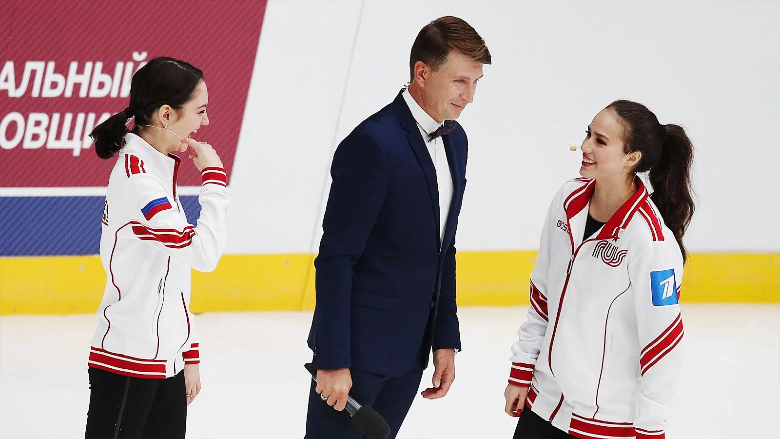 Дюамель раскритиковала Медведеву и Загитову за неношение масок на Олимпиаде