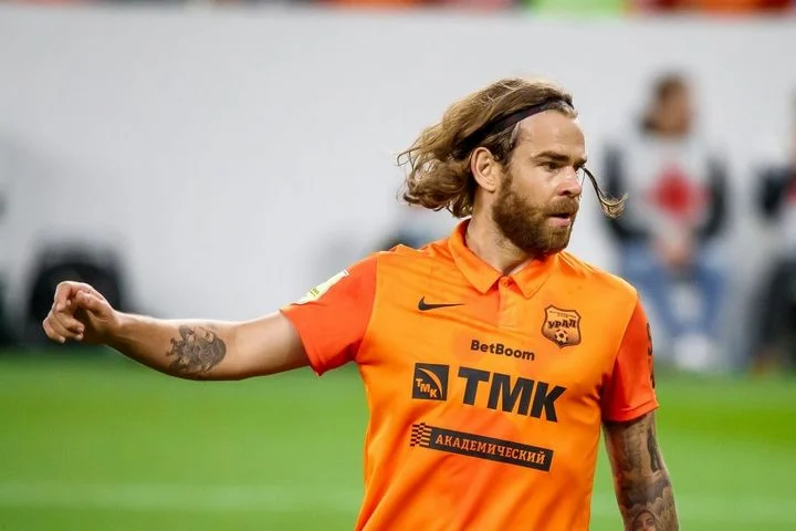 Агент хавбека «Урала» Эрика Бикфалви: «Он не собирается пользоваться правилом ФИФА. Он это сделает, если мы получим звонок из «Реала» Агент хавбека «Урала» Эрика Бикфалви: «Он не собирается пользоваться правилом ФИФА. Он это сделает, если мы получим звонок из «Реала»