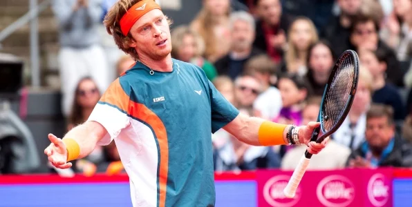 Чесноков: Синнер — фаворит во встрече с Рублевым, он выглядит солиднее