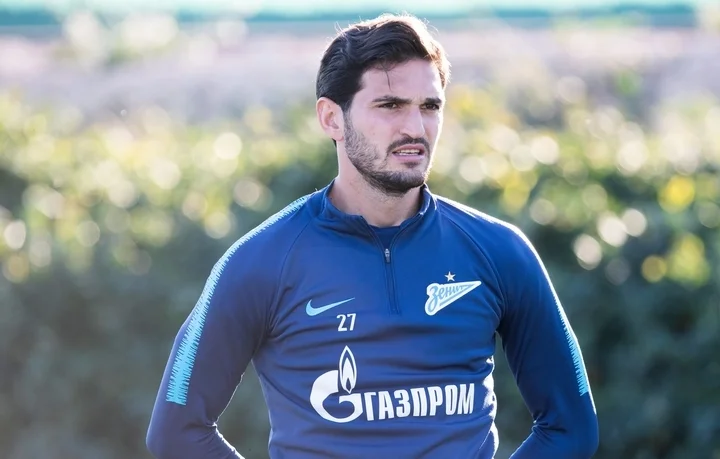 Магомед Оздоев: «Российские футболисты хотят играть в Европе, но там почти не смотрят в нашу сторону, в целом скептически относятся. И так стало не в этом году, а уже давно» Магомед Оздоев: «Российские футболисты хотят играть в Европе, но там почти не смотрят в нашу сторону, в целом скептически относятся. И так стало не в этом году, а уже давно»