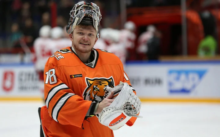 Тренер «Амура» Вадим Епанчинцев: «Евгений Аликин – один из лучших голкиперов КХЛ. Жду от него большого сезона, с выходом на уровень сборной России» Тренер «Амура» Вадим Епанчинцев: «Евгений Аликин – один из лучших голкиперов КХЛ. Жду от него большого сезона, с выходом на уровень сборной России»