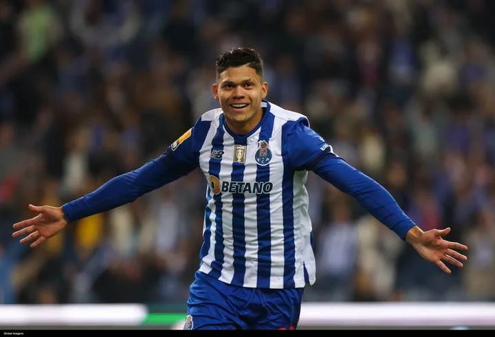 Эванилсон из «Порту» стал лучшим игроком недели в Лиге чемпионов Эванилсон из «Порту» стал лучшим игроком недели в Лиге чемпионов