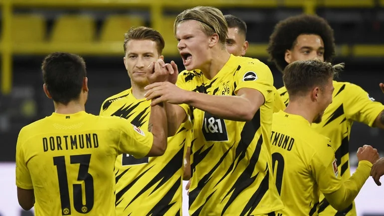 «Боруссия» сократила отставание от «Баварии» в таблице до четырех баллов «Боруссия» сократила отставание от «Баварии» в таблице до четырех баллов