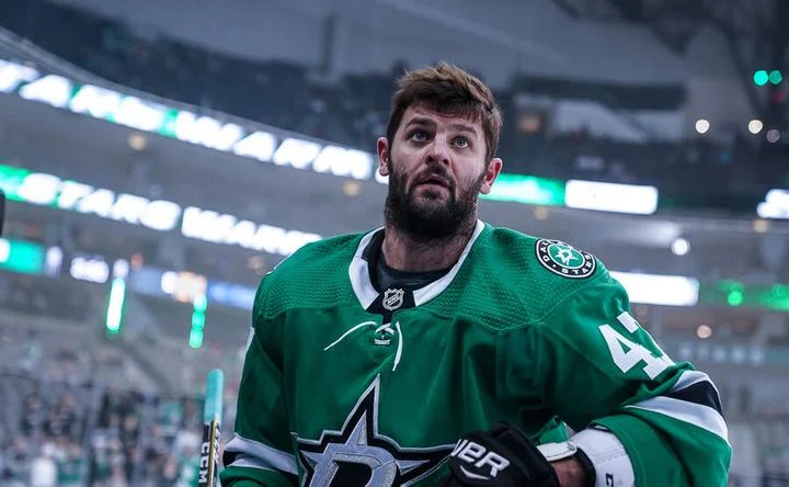 Дмитрий Орлов: «Все знают, что Радулов – очень гиперактивный человек. Поэтому я не думаю, что он будет плохо играть. Тем более «Ак Барс» – один из лучших клубов КХЛ» Дмитрий Орлов: «Все знают, что Радулов – очень гиперактивный человек. Поэтому я не думаю, что он будет плохо играть. Тем более «Ак Барс» – один из лучших клубов КХЛ»